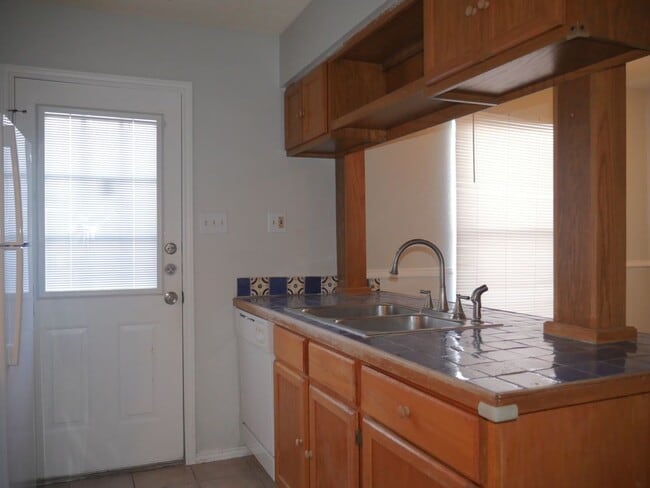 Building Photo - 4949 Hamilton Wolfe Rd