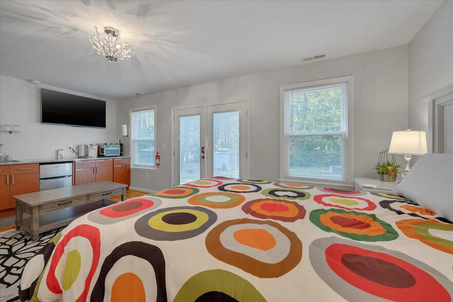 Building Photo - 824 Warren Ave