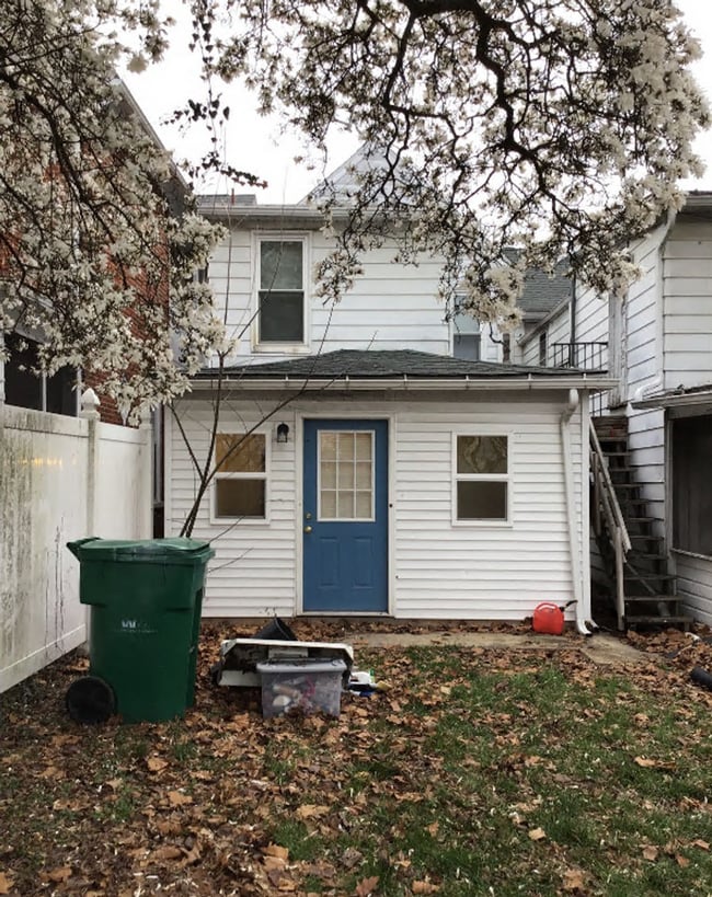 Building Photo - 236 E King St