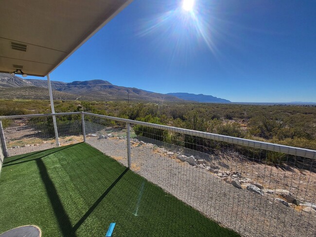 Building Photo - Private 1 Bedroom 1 Bathroom Home - Over 9...