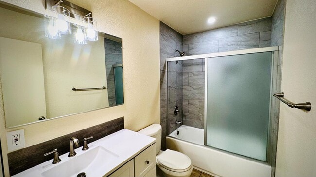 Building Photo - 24832 Walnut St