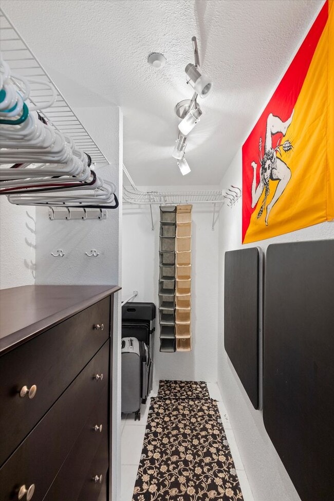 Building Photo - 3635 Seaside Dr