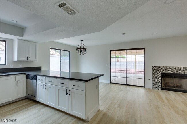 Building Photo - 2337 Chatfield Dr