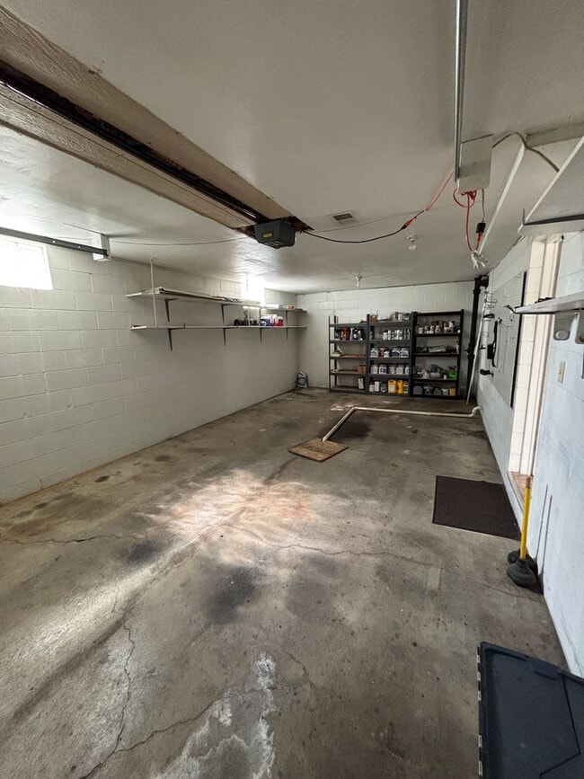 Building Photo - 2541-2543 Edgemont