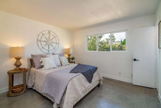 Building Photo - 61455 Adobe Dr