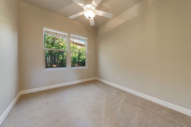 Building Photo - Luxury 4-Bedroom Home in El Dorado Hills E...