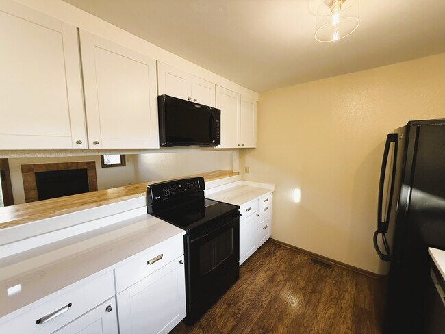 Building Photo - 7522 Madrid ct