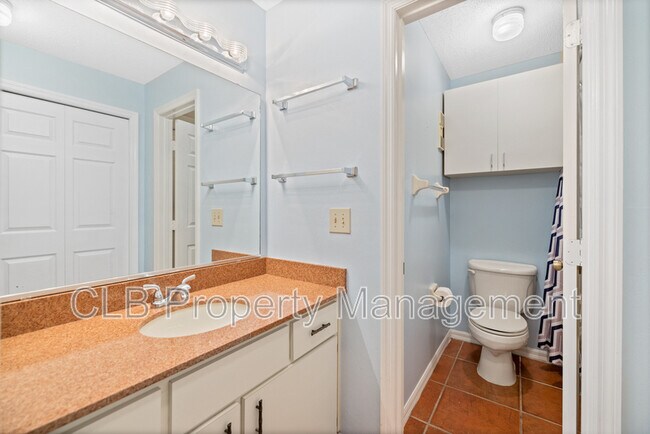 Building Photo - 6160 Sequoia Dr