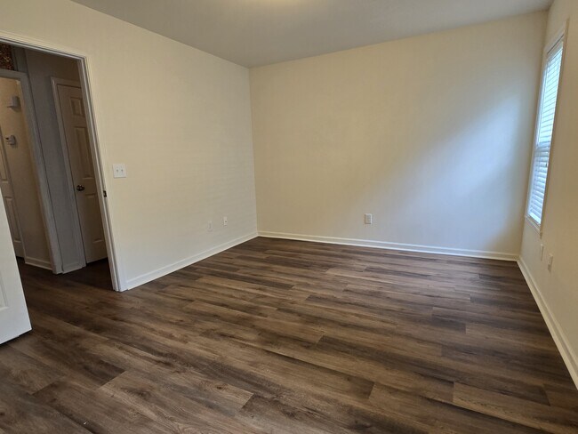 Building Photo - 2447 Mid Salem Dr