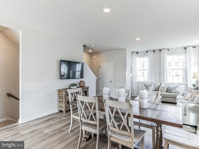 Building Photo - 216 Macoun Way
