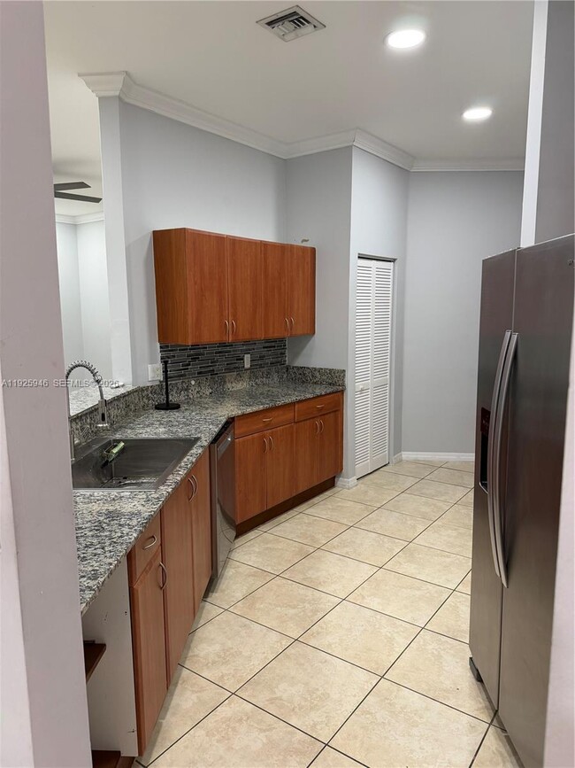 Building Photo - 2927 SW 18th Terrace