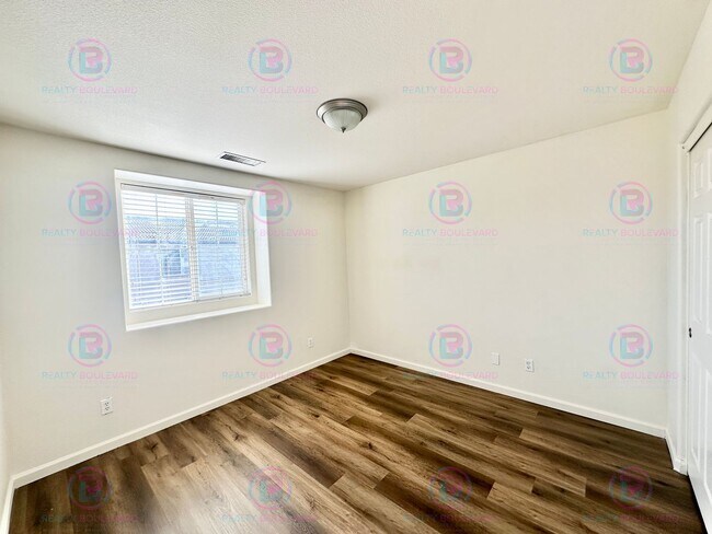 Building Photo - Spacious 4-Bedroom 3 Bath, 3 Car Garage Home with Loft, Living Room and Family Room Outdoor Kitch...