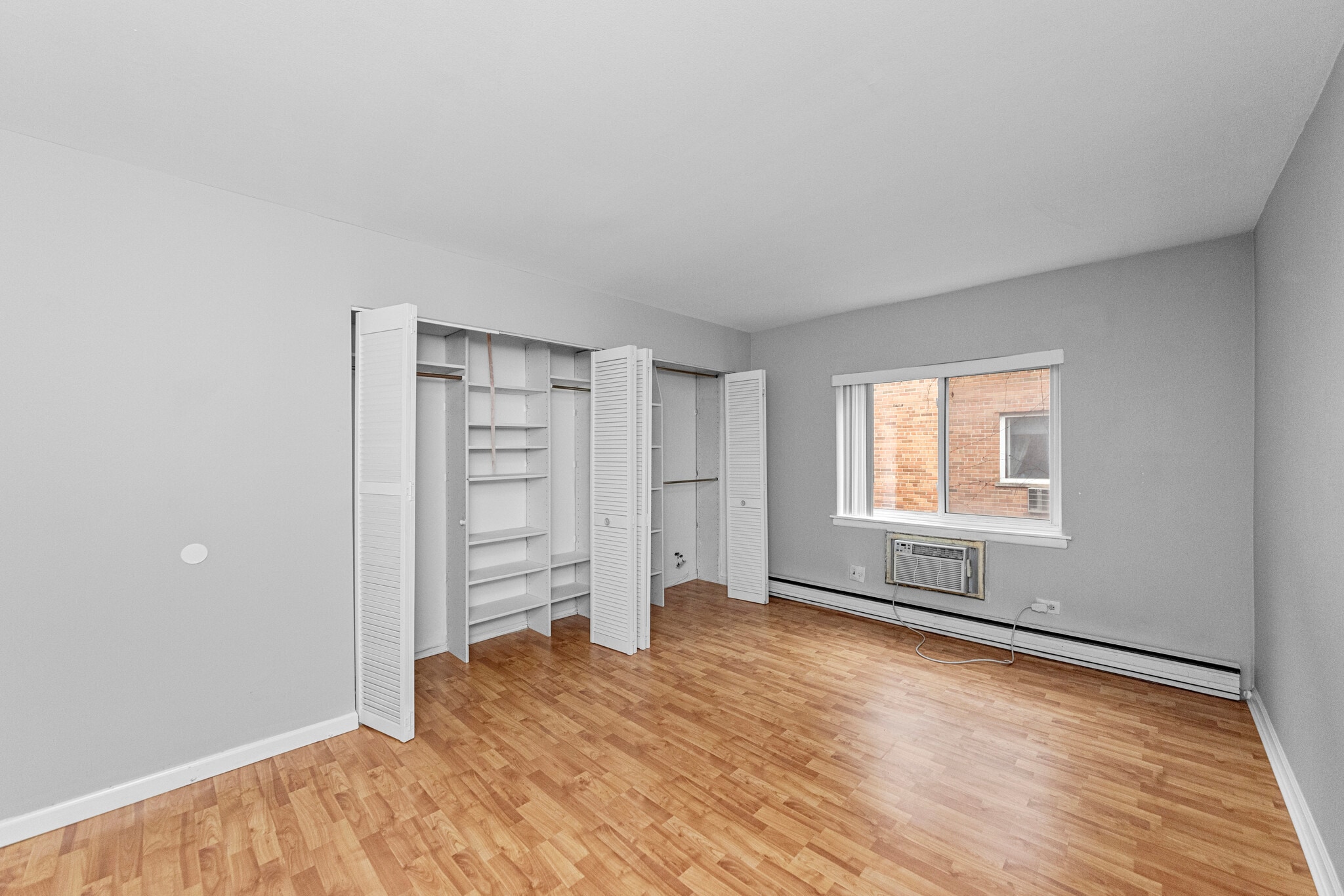 Building Photo - 3825 N Pine Grove Ave