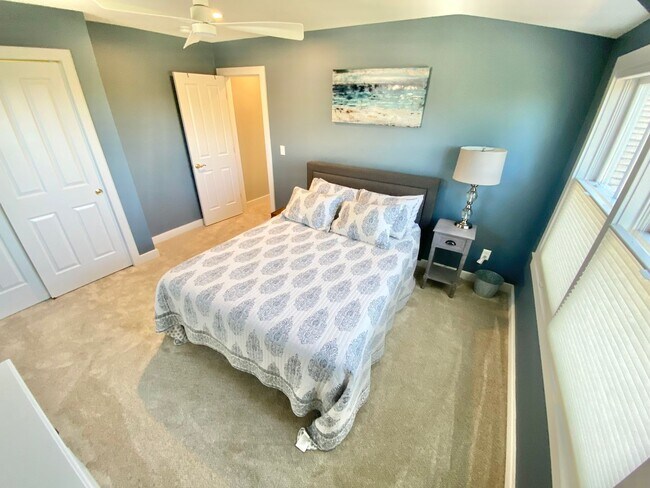 Building Photo - 3 Bedroom Home South Burlington Available ...