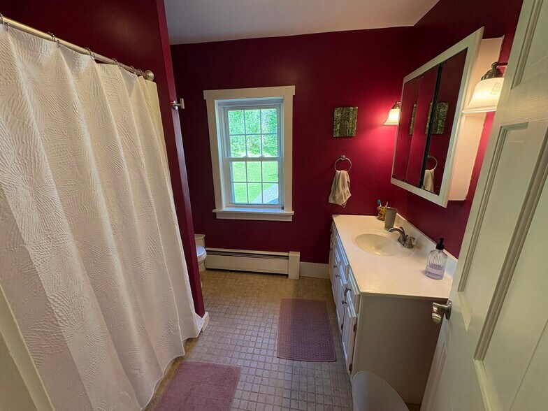 Second floor bathroom - 66 Stagecoach Rd