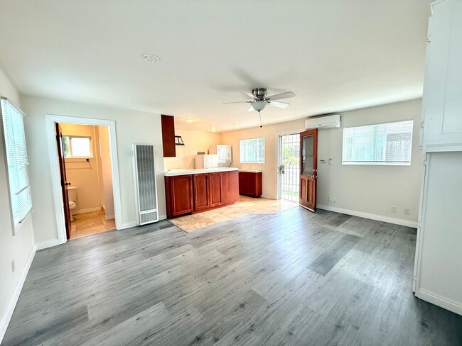 Building Photo - 3 units