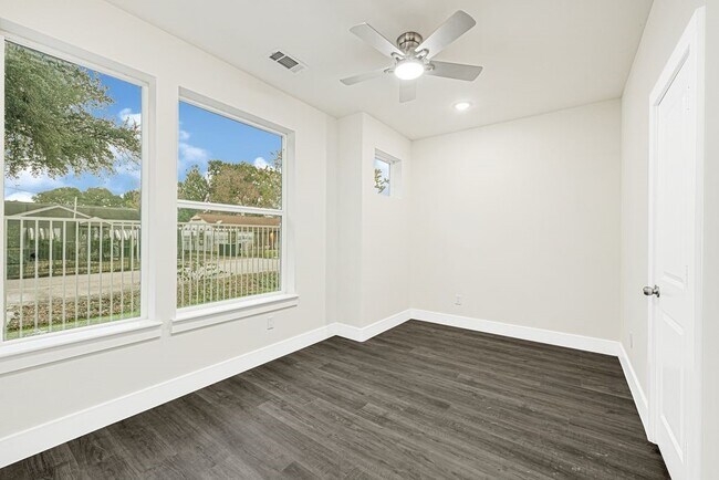 Building Photo - 6719 St Augustine St