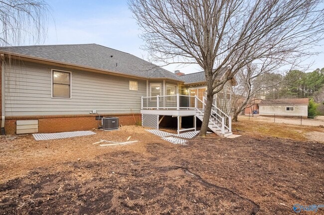 Building Photo - 203 Arrowfeather Dr