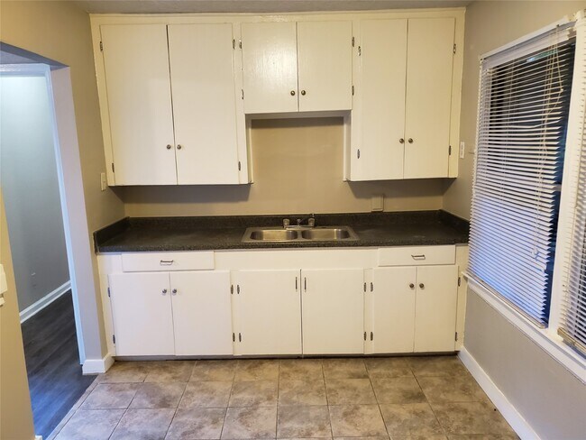 Building Photo - 5318 Doulton Dr