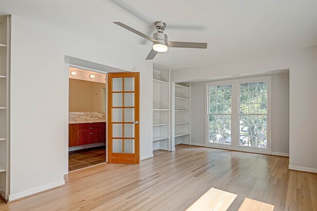 Building Photo - 2346 Dunstan Rd