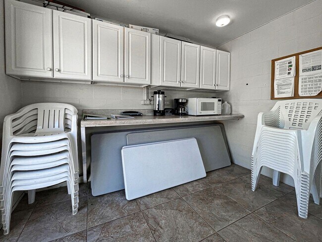 Building Photo - FURNISHED! 2BD/2BA/1CG in Vivienda West - a 55+Community