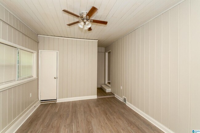 Building Photo - 565 Camellia Rd