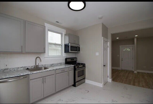 Building Photo - 403 Kingston Rd