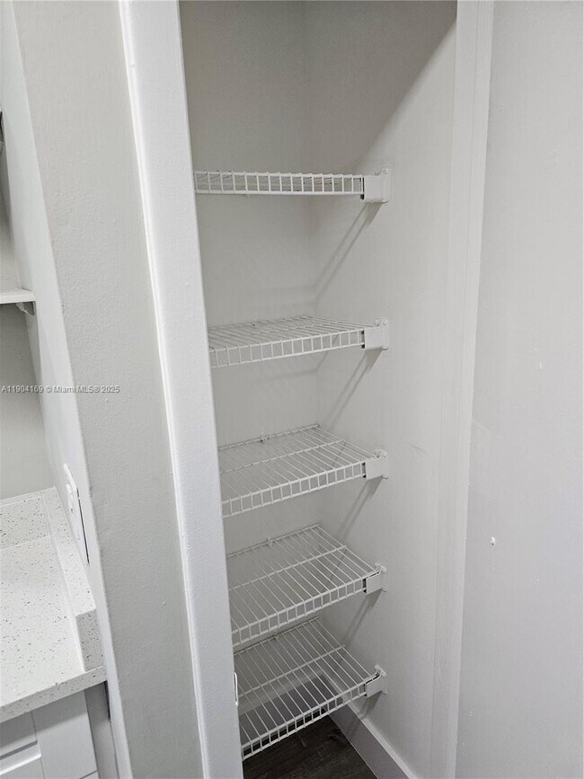 Building Photo - 2880 N Oakland Forest Dr