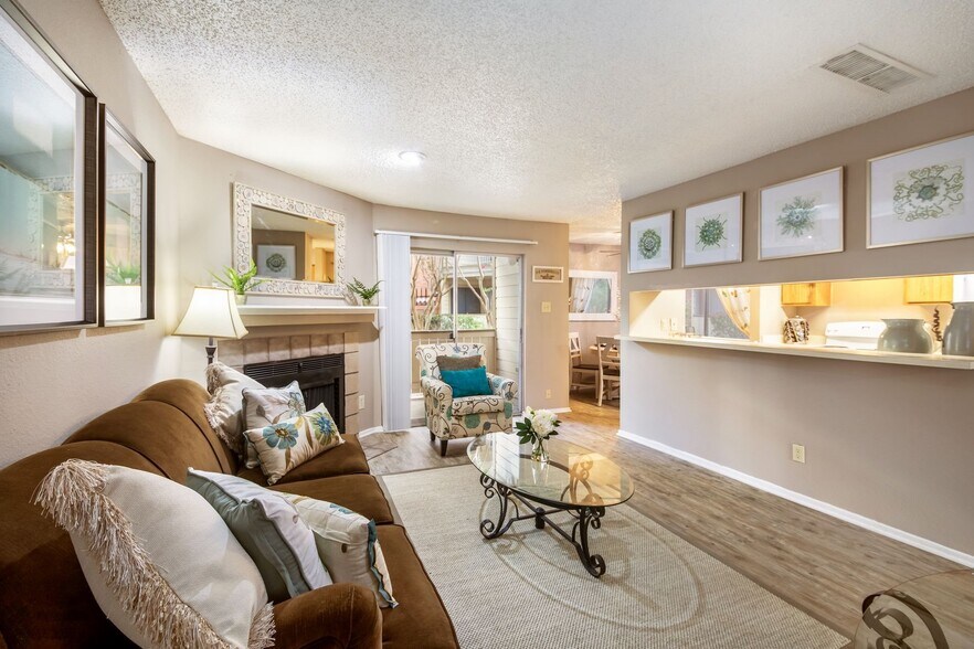 Building Photo - 701 W Longspur Blvd