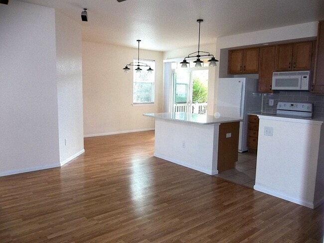 Building Photo - Enjoy Comfort and Convenience at Grays Peak Drive