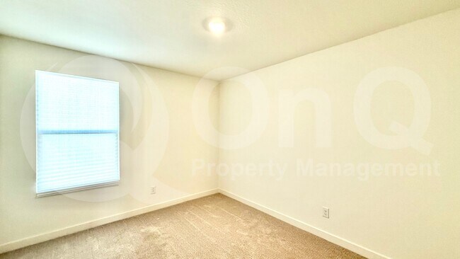 Building Photo - 1642 W Pima Ave