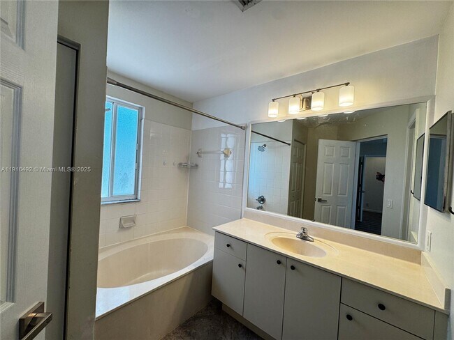 Building Photo - 1007 Bamboo Ln