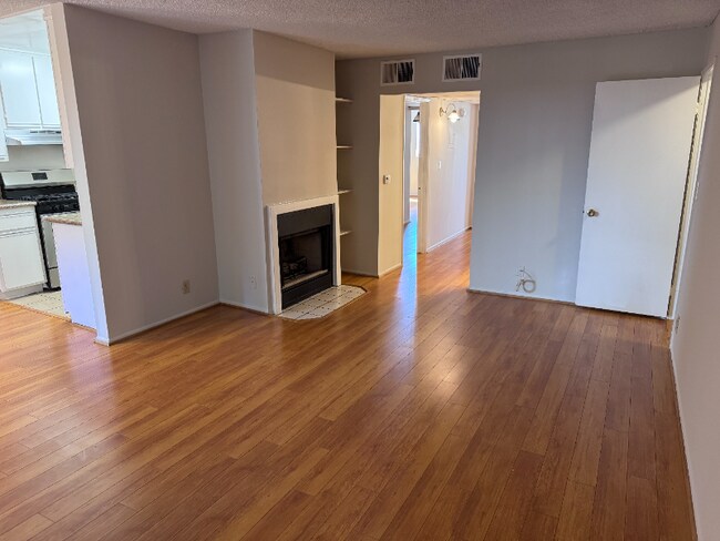 Building Photo - 430 E San Jose Ave
