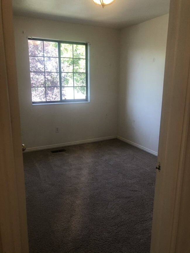 Building Photo - 1349 E 5150 S