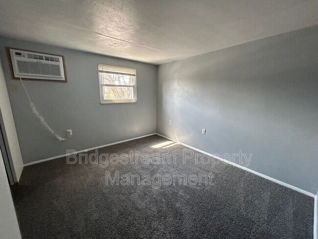 Building Photo - 154 Forest St