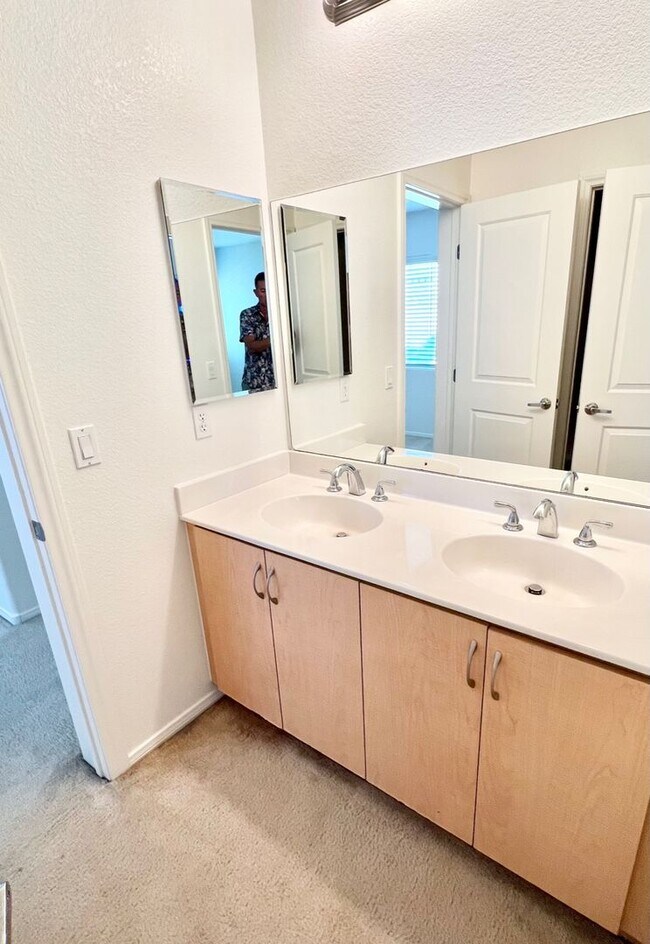 Building Photo - 3bd 3bth Gated