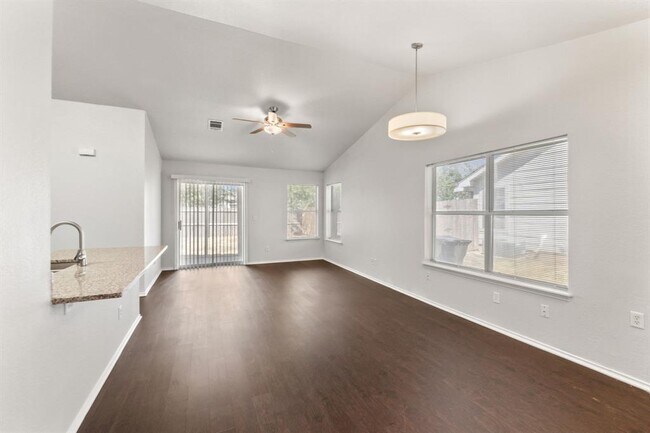 Building Photo - 160 Prairie Springs Loop