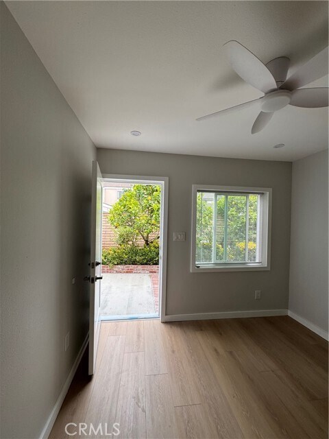 Building Photo - 33 Willow Tree Ln
