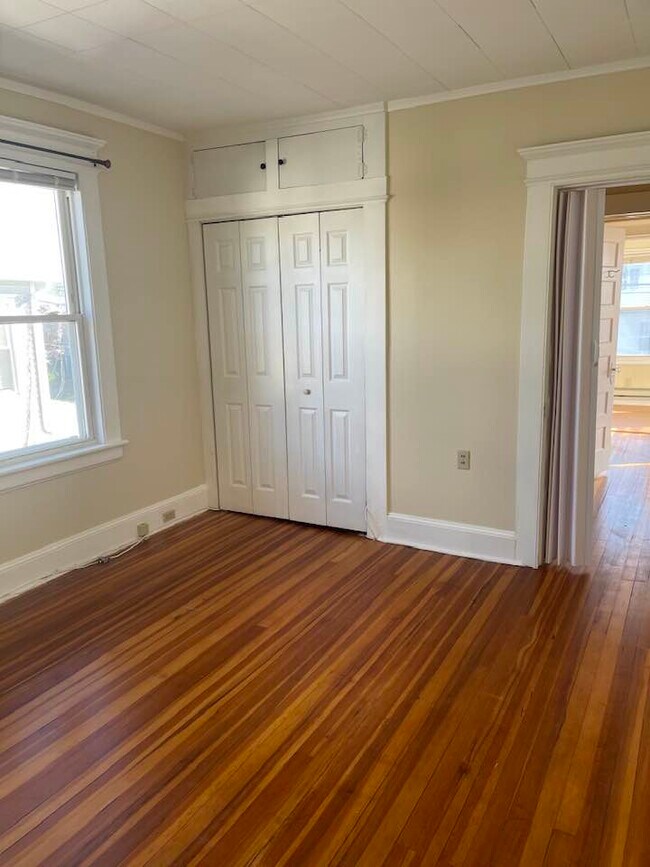 Building Photo - 530 Villa Ave