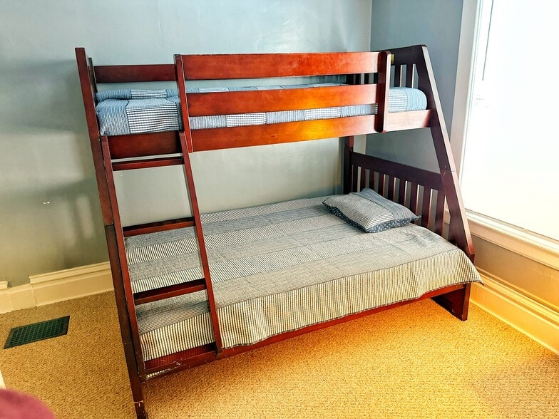 Building Photo - 807 W Vine St