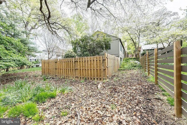 Building Photo - 9120 Levelle Dr