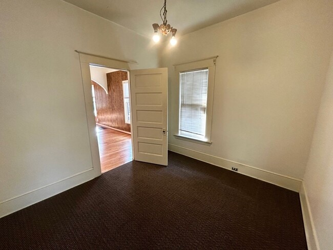 Building Photo - SE Portland 2 Bedroom Home!