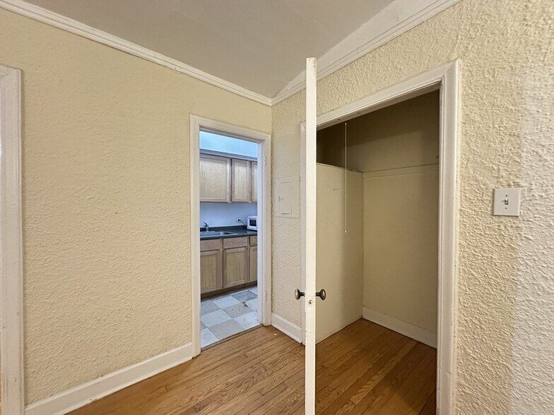 Building Photo - 535 W Arlington Pl