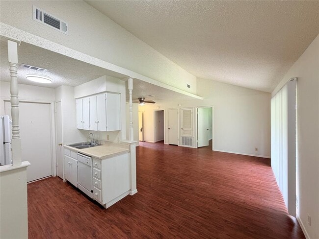 Building Photo - 5206 Village Trail