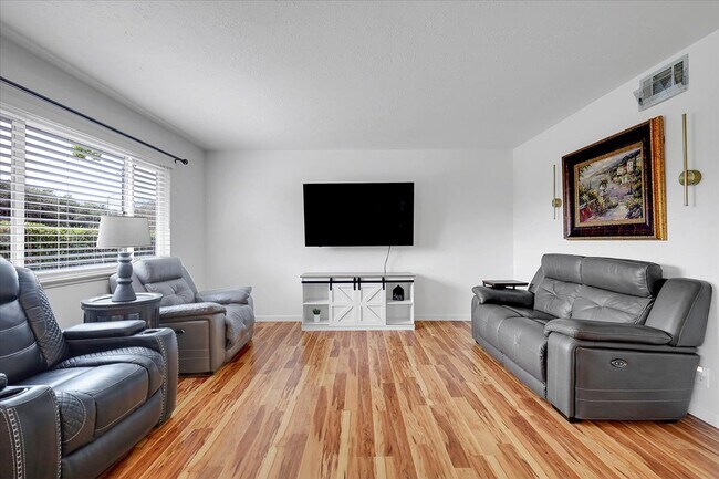 Building Photo - 6533 Greenback Ln