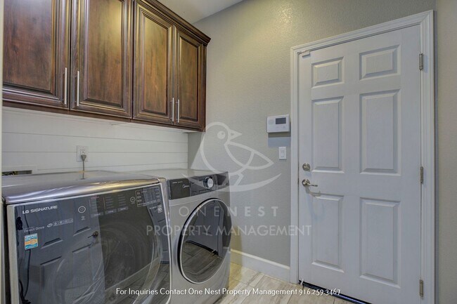 Building Photo - Offering a 6 Month Lease | 4 Bedroom 3 Bathroom Plumas Lake Beauty!