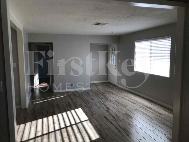 Building Photo - 8511 N 31st Ave