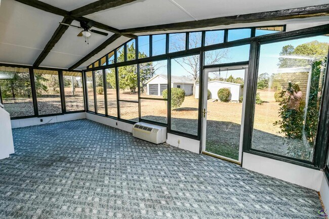 Building Photo - 467 SR 96