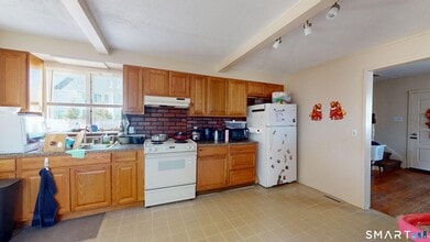 Building Photo - 17 Landin St