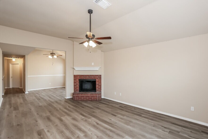 Building Photo - 8600 Cove Meadow Ln